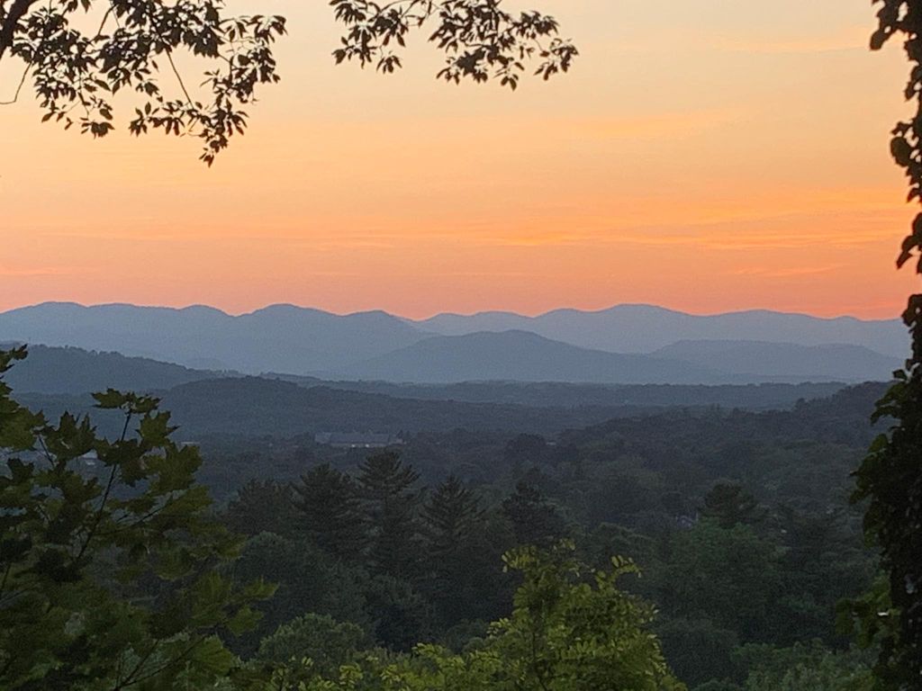 21 Howland Rd, Asheville, NC 28804