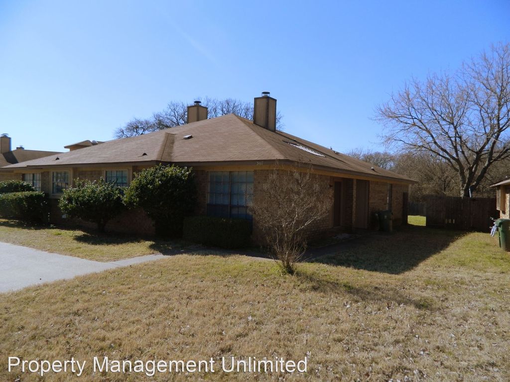 307 Shady Valley Dr, Mansfield, TX 76063