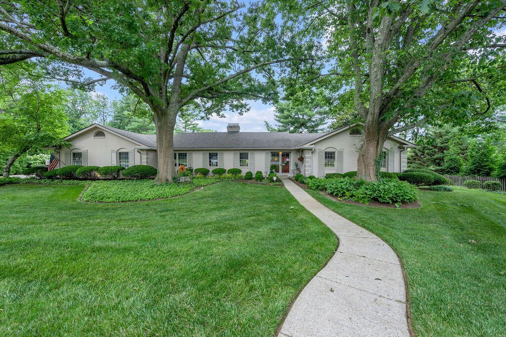 1404 Pendennis Cir, Lexington, KY 40502