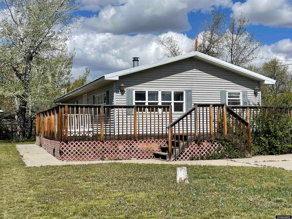 316 S  7th St, Thermopolis, WY 82443