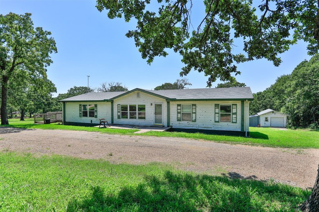 319 County Road 199, Gainesville, TX 76240