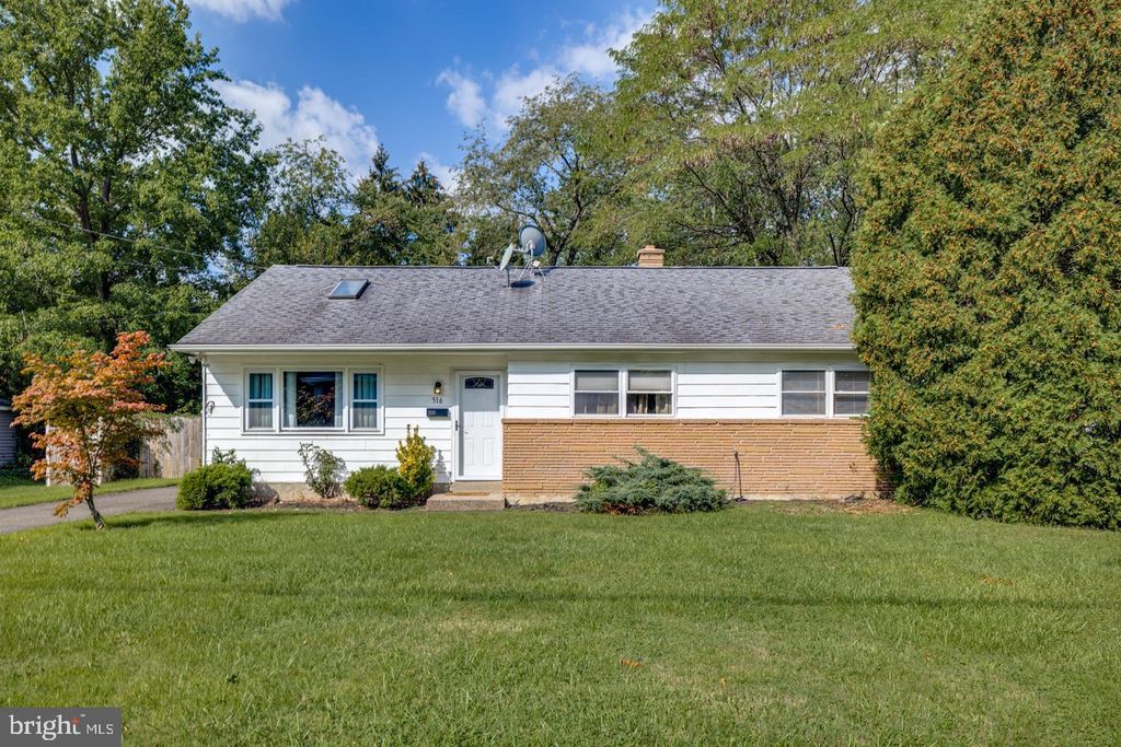 516 Douglas Dr, Cherry Hill, NJ 08034