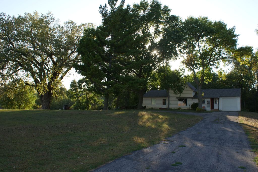 65393 County Road 27, Fairfax, MN 55332