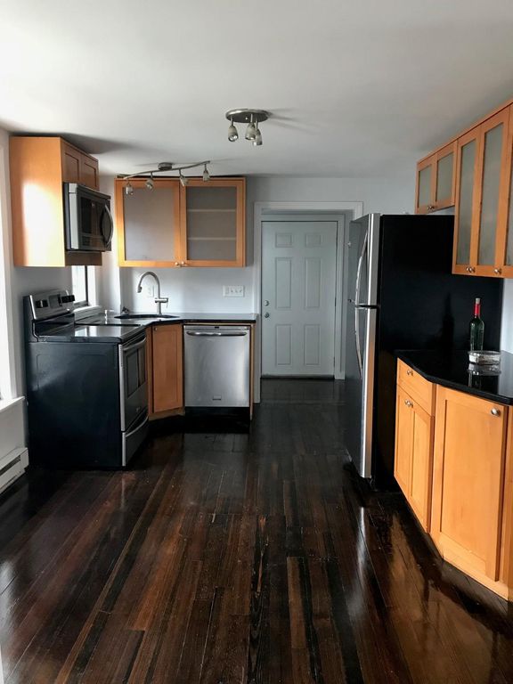 467 Ferry St, Malden, MA - 2 Bed, 1 Bath Multi-Family Home - 5 Photos