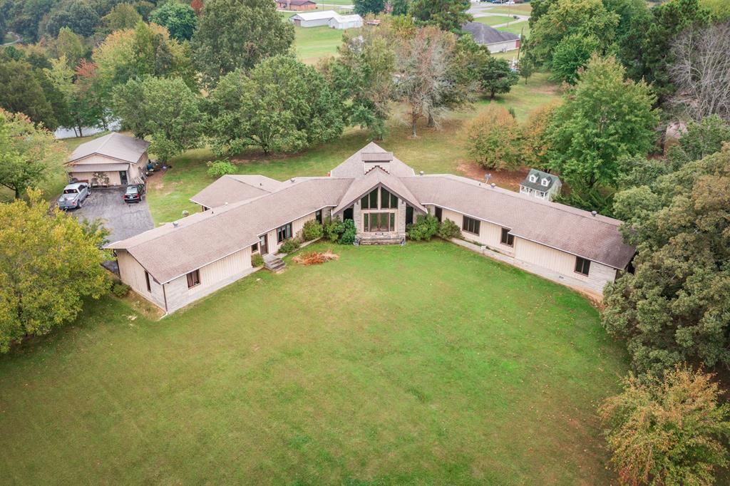 412 Fox Hall Dr, Greenville, KY 42345