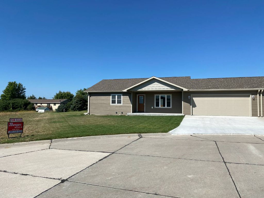 813 W  Grandview St, Sutton, NE 68979