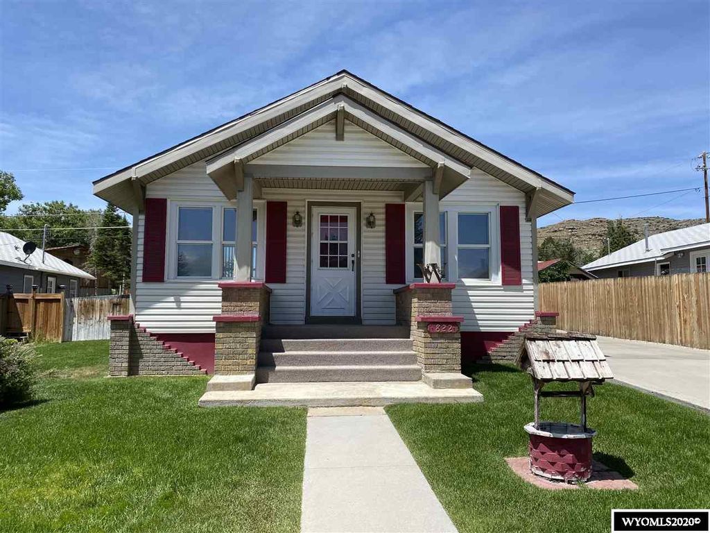 822 13th St, Rawlins, WY 82301