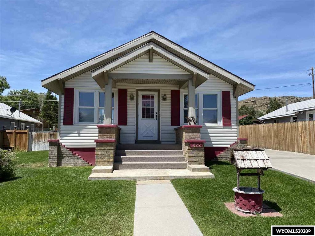 822 13th St, Rawlins, WY 82301