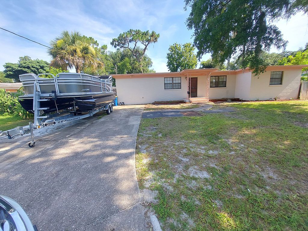 6211 Green Pine Ln, Jacksonville, FL 32277