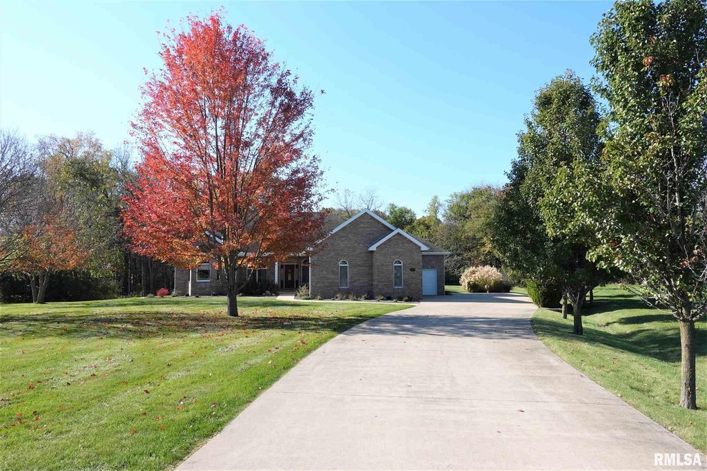 1060 Spoden Ln, Galesburg, IL 61401