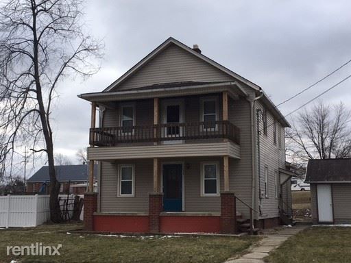 111 1/2 W 12th St, Ashland, OH 44805