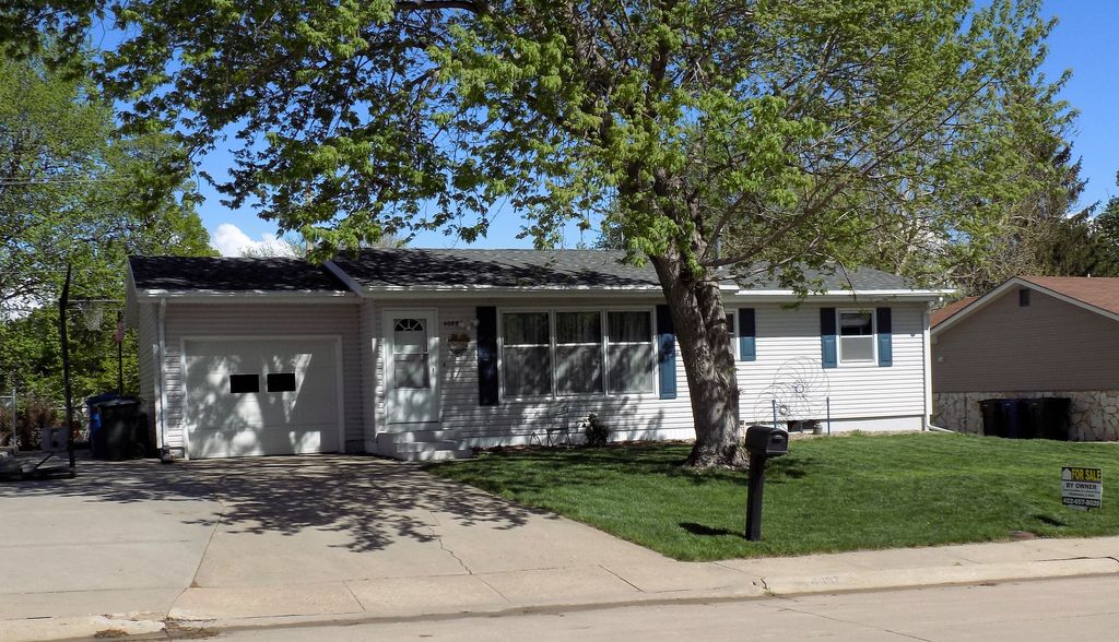4007 Indian Rd, Kearney, NE 68847