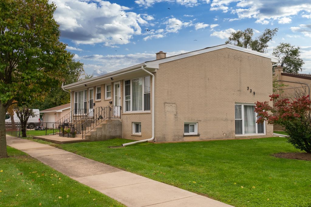 339 W Stone Ave, Addison, IL 60101