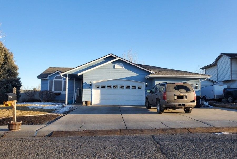 908 Adobe Dr, Billings, MT 59105
