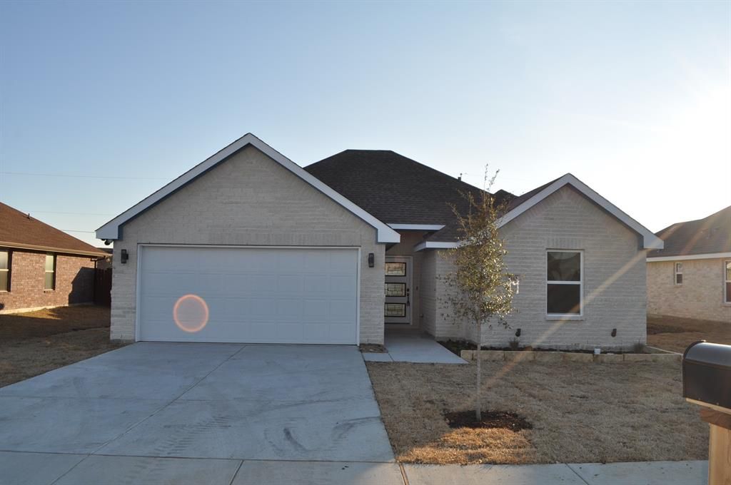3102 S Cardinal St, Ennis, TX 75119
