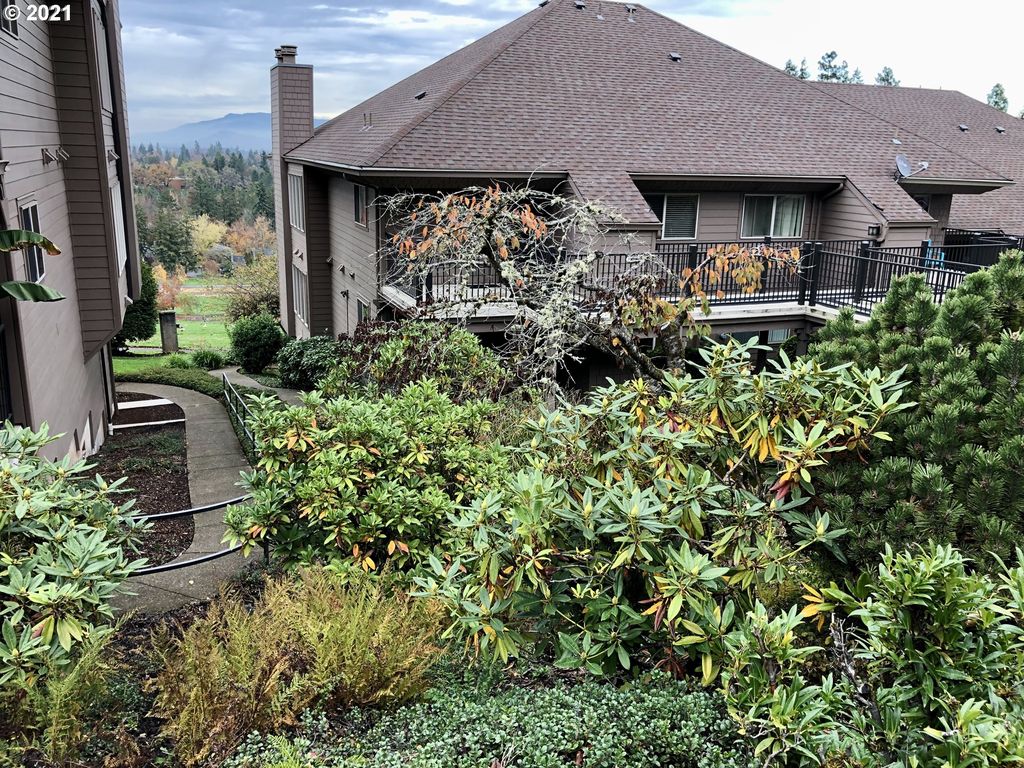 47 Rockridge Dr, Eugene, OR 97405