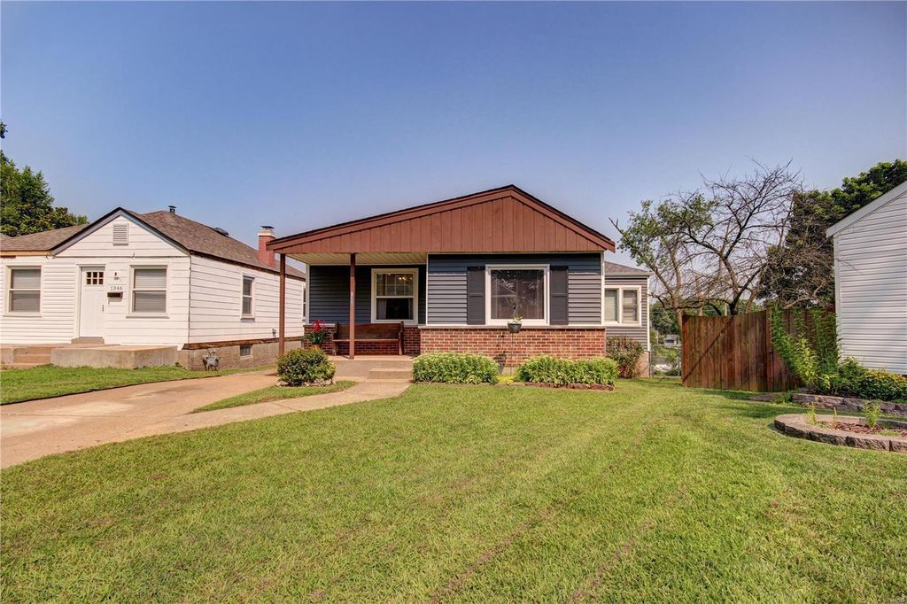 1350 San Jacinto Ct, Saint Louis, MO 63139