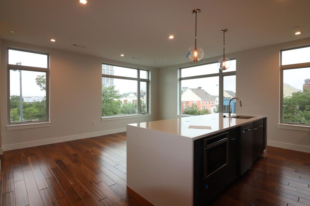 99 Sumner St #312, Boston, MA 02128