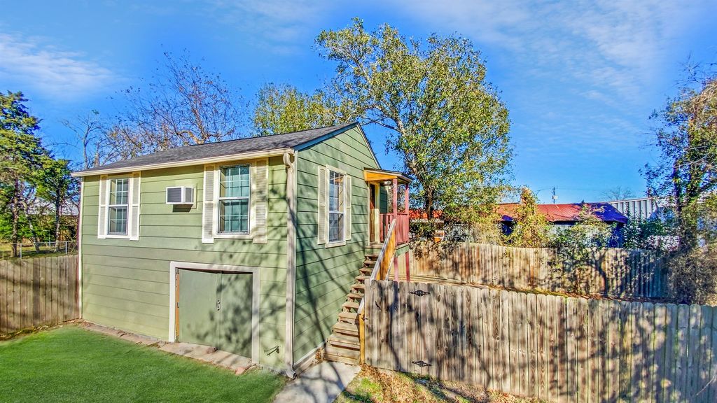 1505 Echols St, Bryan, TX 77801