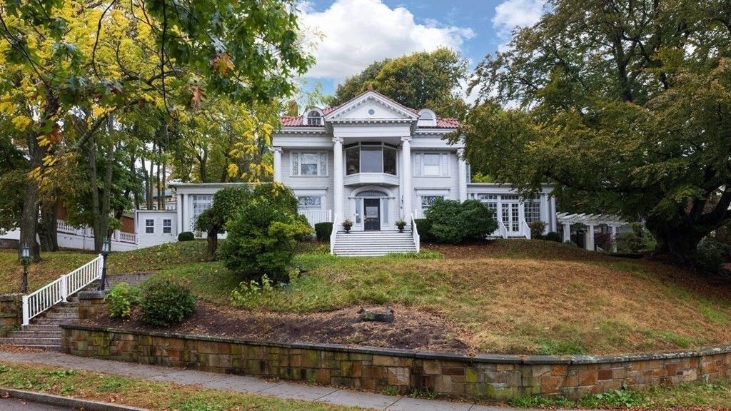 85 Commonwealth Ave, Newton, MA 02467
