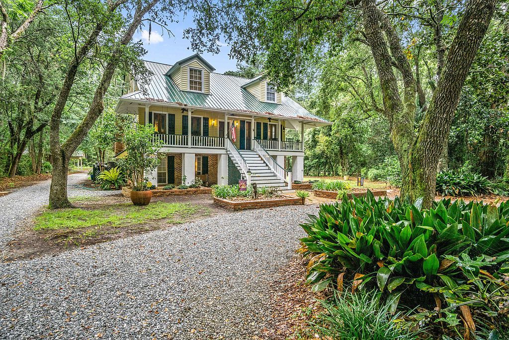 16390 Scenic Highway 98 Pt, Point Clear, AL 36564 4 Bed, 3 Bath Multi