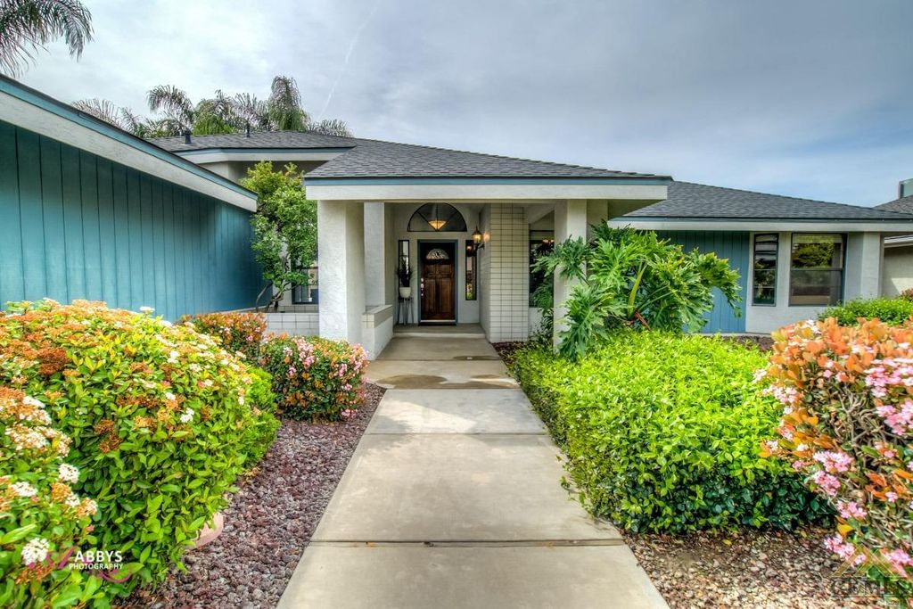 9509 Laurel Oak Way, Bakersfield, CA - 4 Bed, 2 Bath Single-Family Home