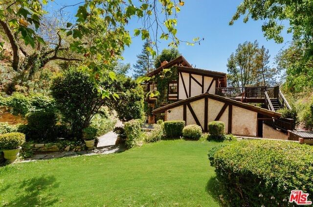 9477 Gloaming Dr, Beverly Hills, CA 90210