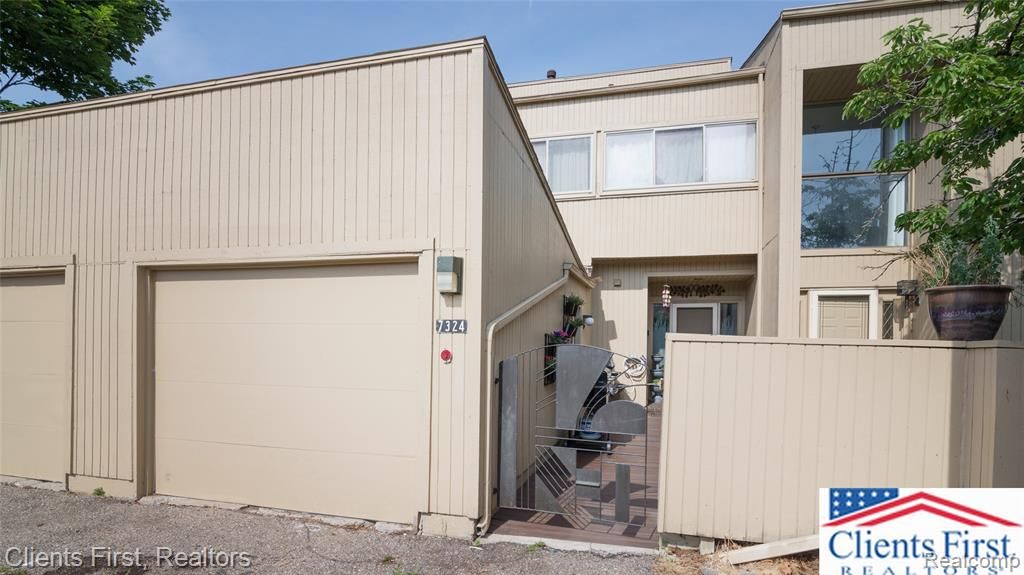 7324 Balsam Ct, West Bloomfield, MI 48322