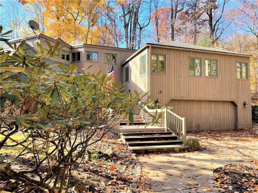 1 Harte Ct, Farmington, CT 06032