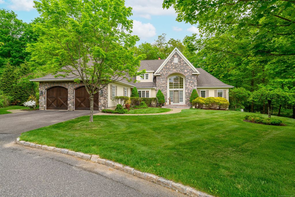 34 Avalon Drive, Middlebury, CT 06762
