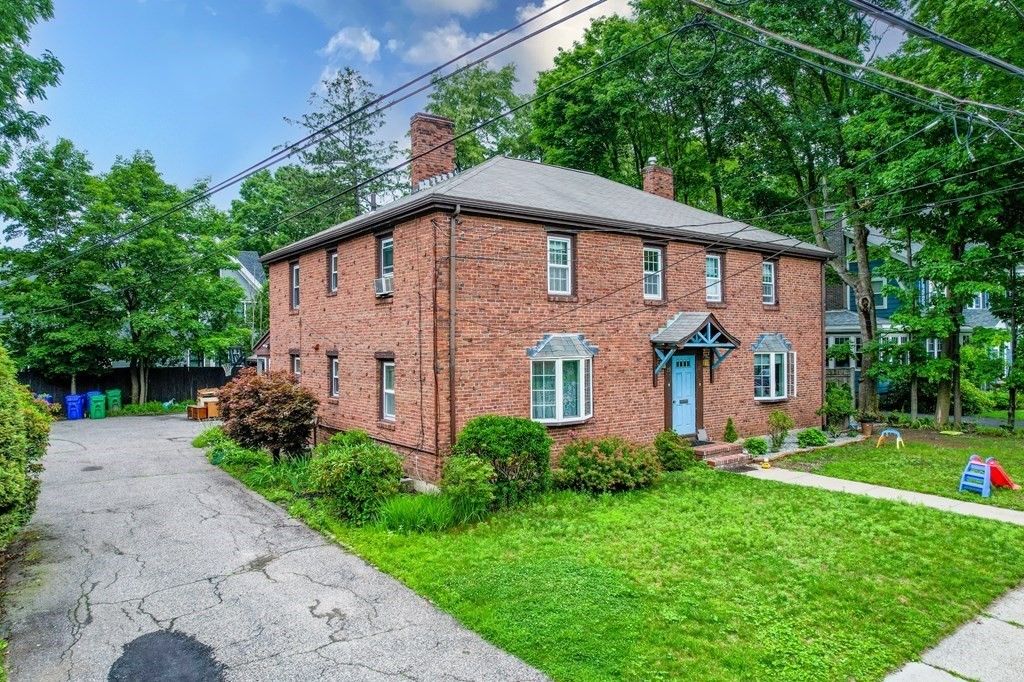 27-29 Wessex Rd #L, Newton, MA 02459