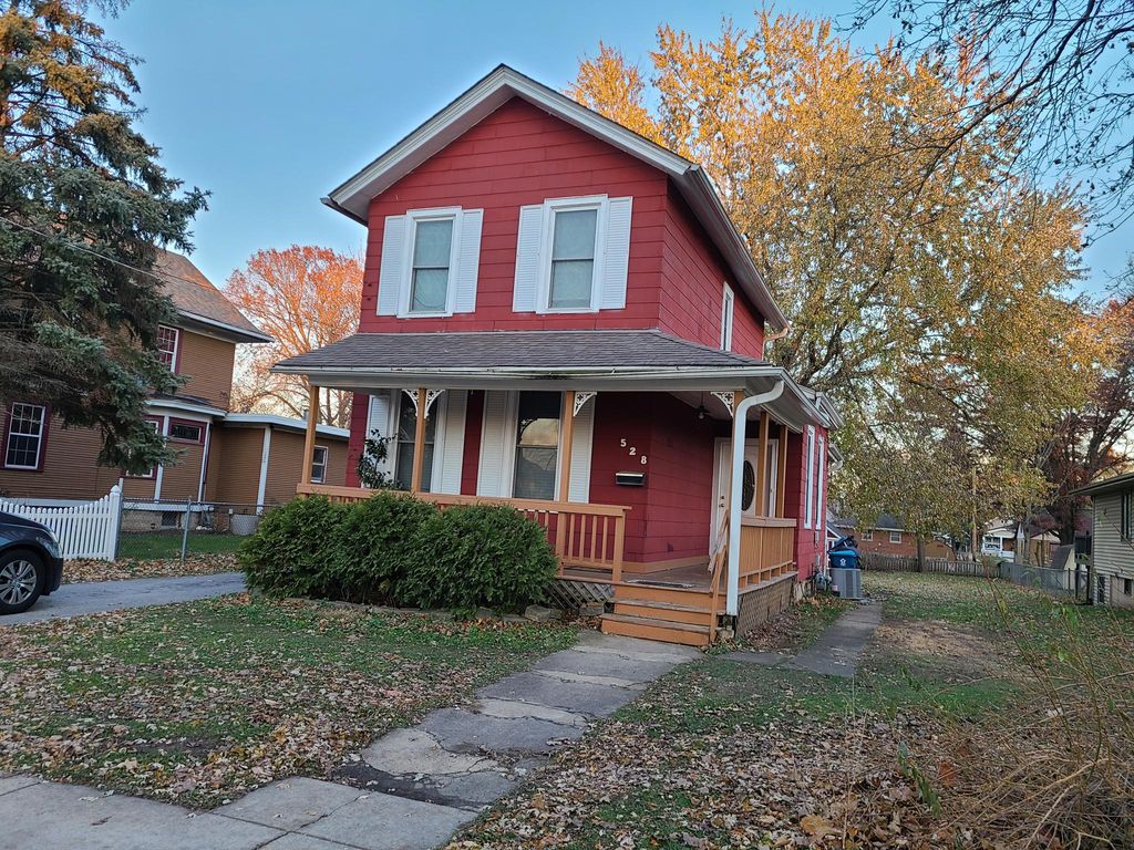 528 5th St, Aurora, IL 60505