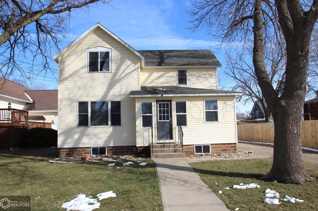 216 Borst St, Sheffield, IA 50475 3 Bed, 3 Bath SingleFamily Home