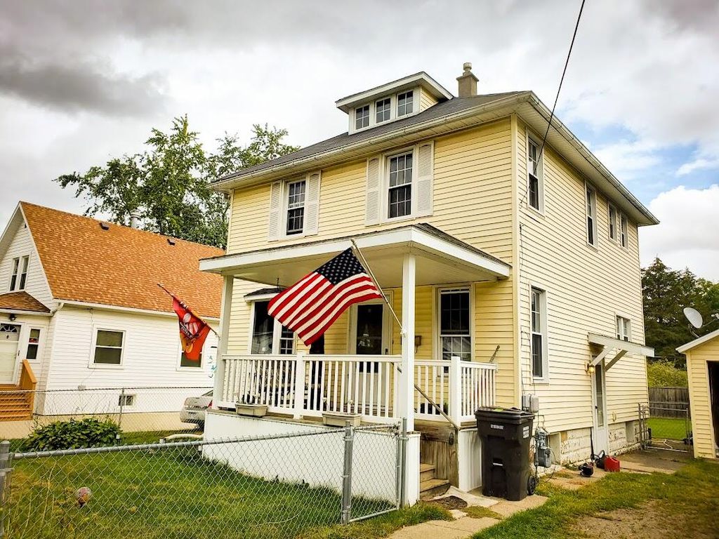 9 Rippon Ave, Hillsdale, MI 49242
