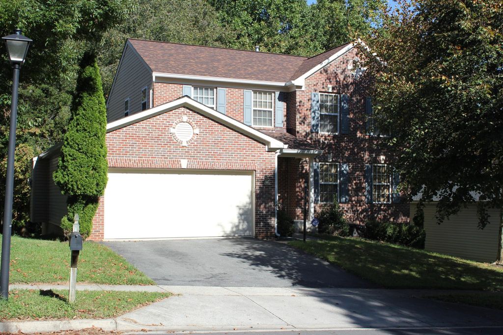 19309 Moon Ridge Dr, Germantown, MD 20876