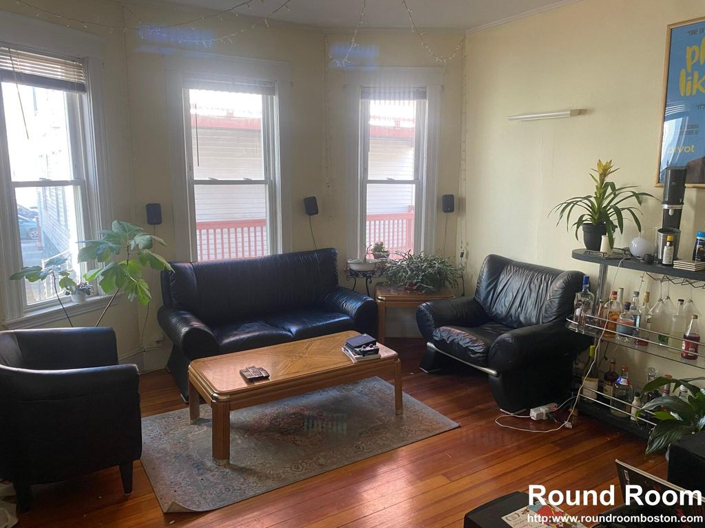 2 Imrie Rd #U1, Allston, MA 02134