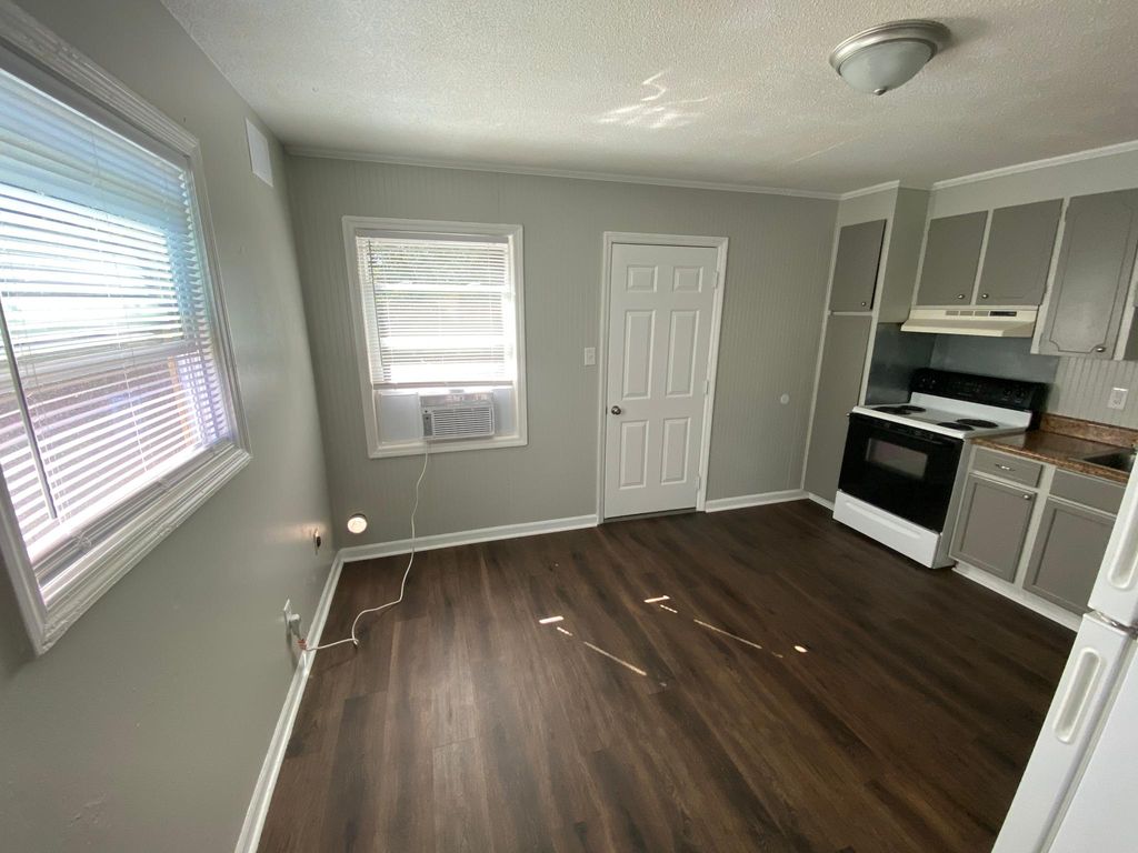 102 McKellar Ct B, Greenwood, SC 3 Bed, 1 Bath Apartment 9 Photos