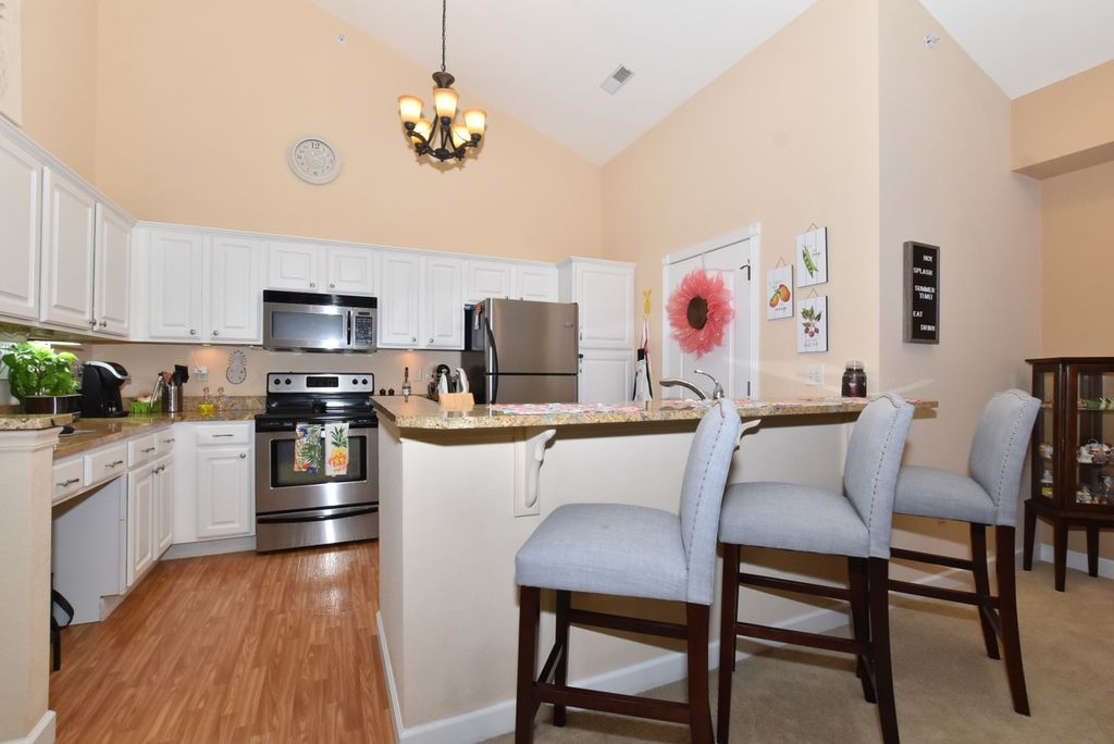 2712 Northview Rd, Waukesha, WI 53188