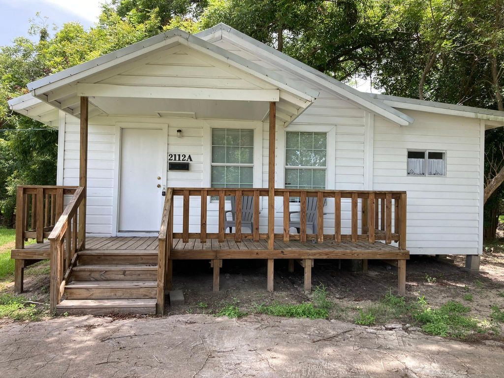 2112 13th St #A, Bay City, TX 77414