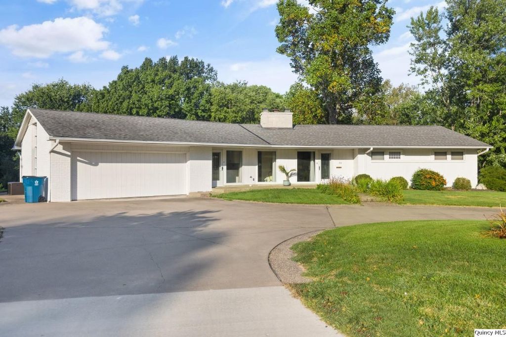 318 Lincoln Hl NW, Quincy, IL 62301