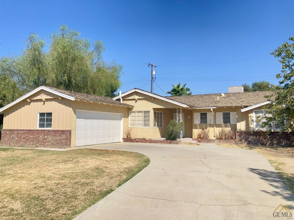14 Suzanne St, Bakersfield, CA 93309
