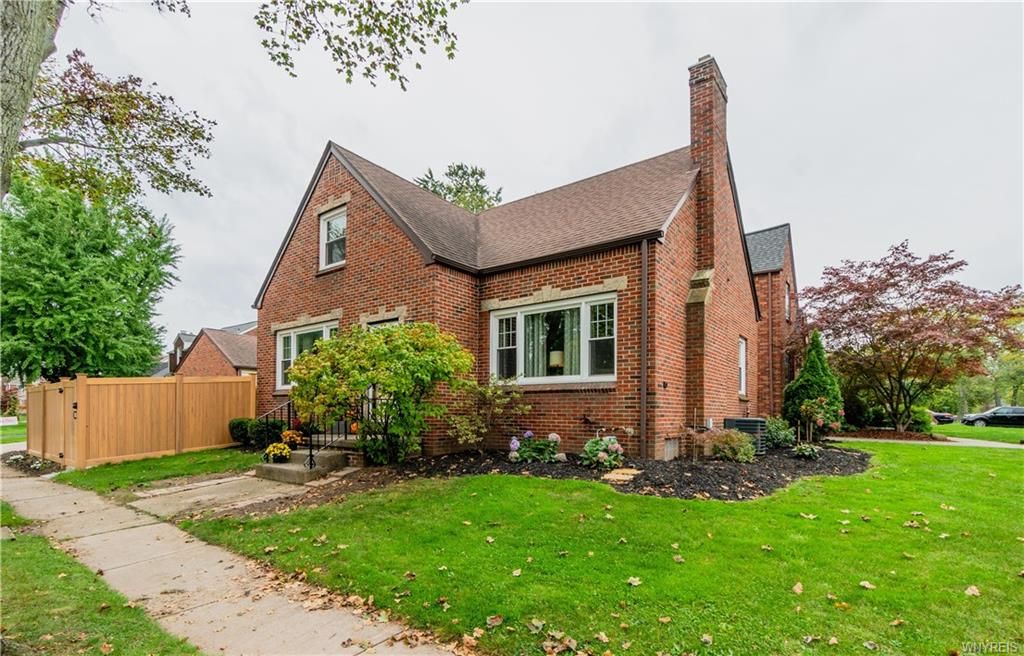 400 Louvaine Dr, Buffalo, NY 14223