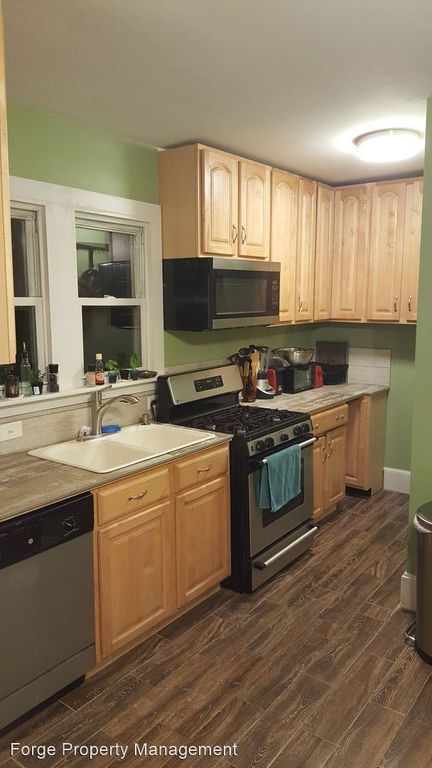 801 Dwight St #2, Holyoke, MA 01040