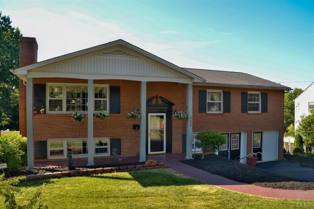 327 11th St, Altavista, VA 24517