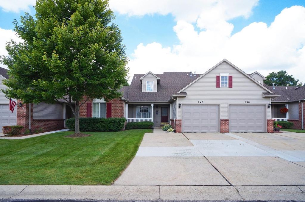 240 Woodfield Square Ln, Brighton, MI 2 Bed, 2 Bath Condo 8 Photos