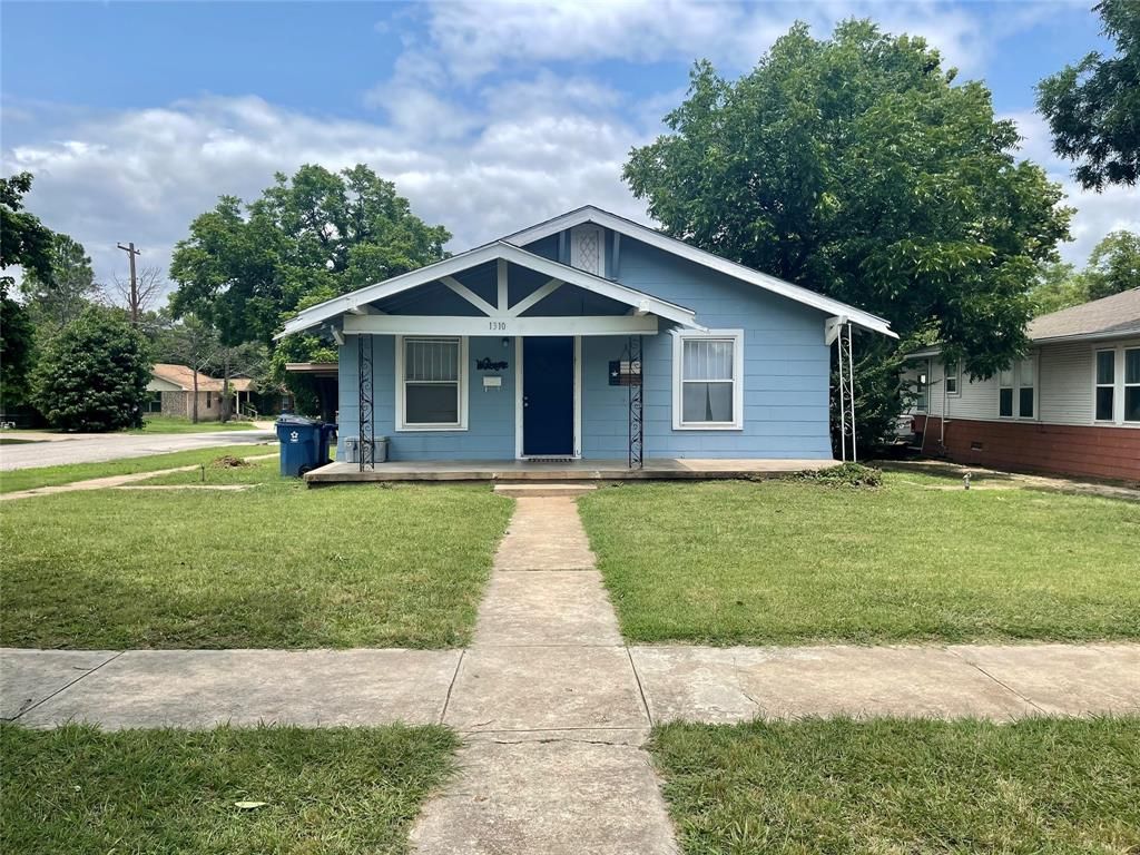 1310 Bullard St, Cisco, TX 76437