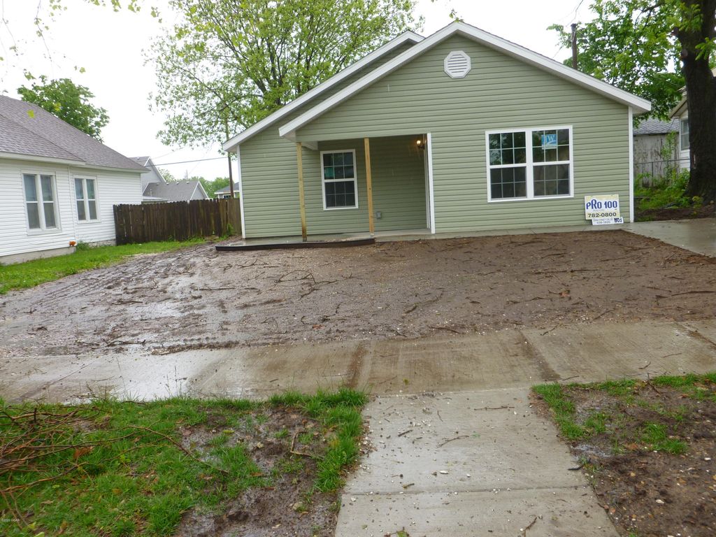 1829 Virginia Ave, Joplin, MO 3 Bed, 2 Bath Single