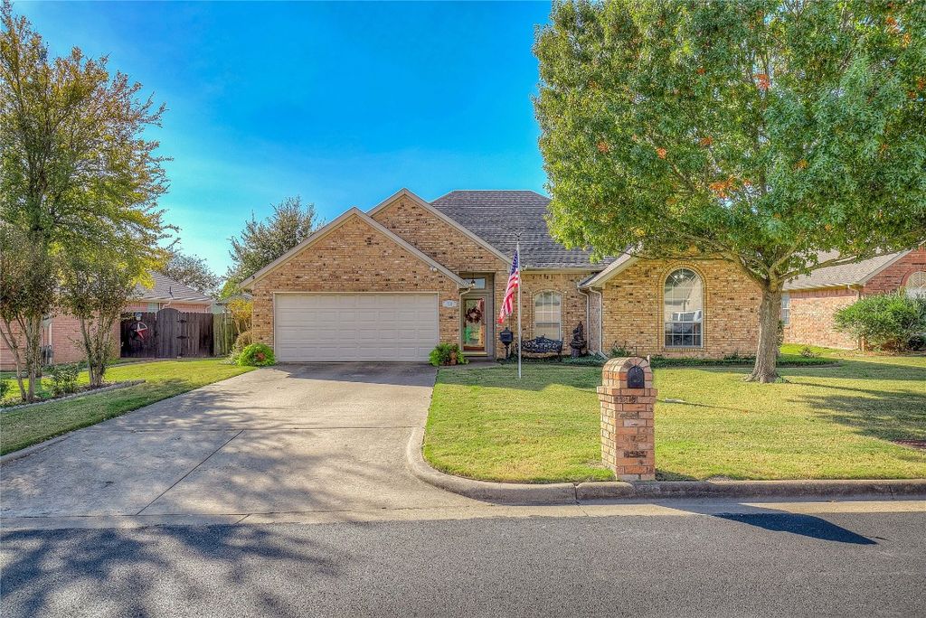 701 Colony Dr, Greenville, TX 75402