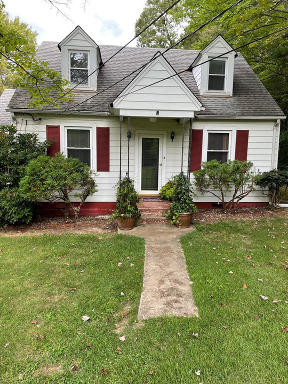 154 Oak Grove Dr, Madison Heights, VA 24572