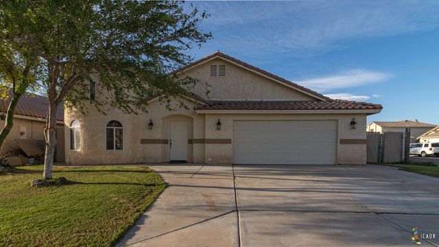 233 San Felipe Dr, Imperial, CA 92251